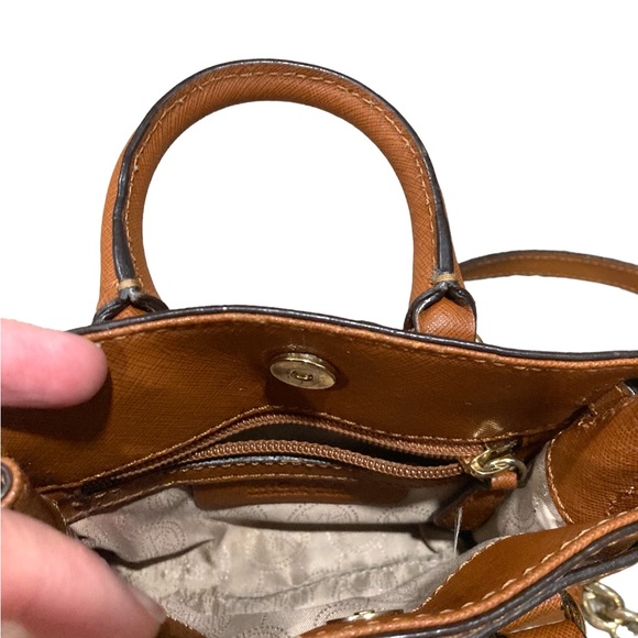 Michael Kors mini handbag crossbody. - Picture 8 of 8